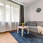 Апартаменти Cosy 10 Min Center Братислава