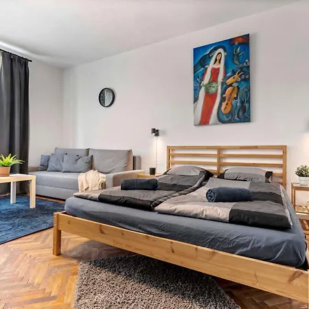 Cosy 10 Min Center Апартаменти Братислава