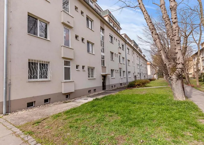 Cosy 10 Min Center Апартаменти Братислава