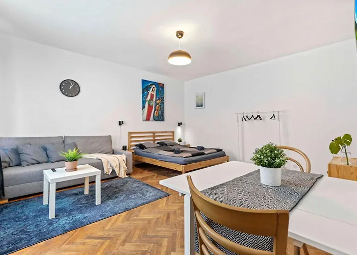 Апартаменти Cosy 10 Min Center