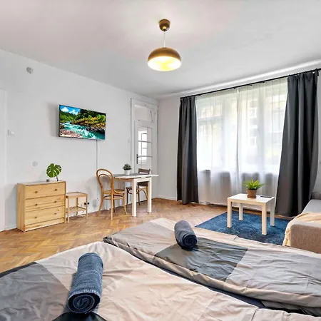 Cosy 10 Min Center Apartament *